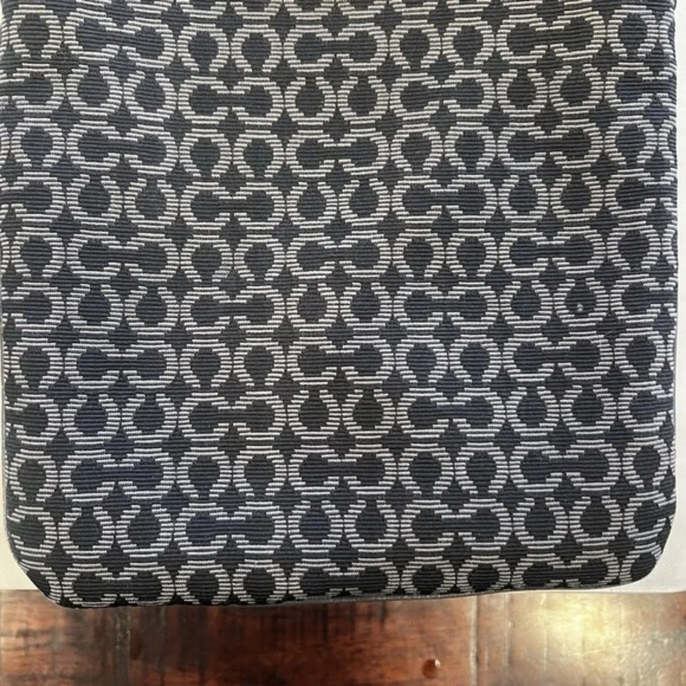 Coach Madison‎ Art Needlepoint Swingpack signature jacquard fabric leather trim.